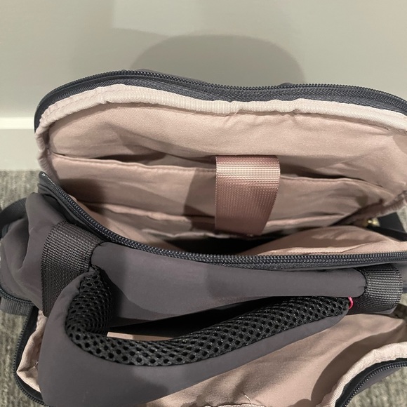 Issac Mizrahi backpack - Picture 4 of 5